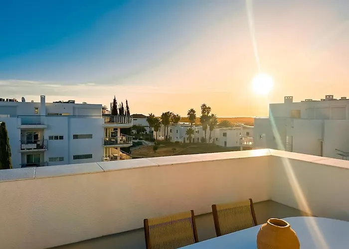 Resort Penthouse Sea View, 2 Pools And Private Beach